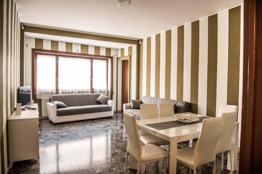 Near Museum Apartment Рим Екстериор снимка